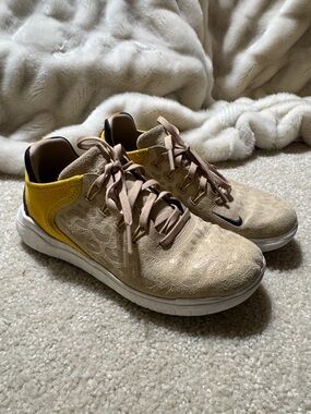 Nike Beige and Yellow Women's Athletic Sneakers